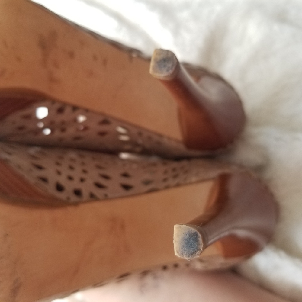 Stuart Weitzman Platform Gold Lattice Heels 8.5m - image 6